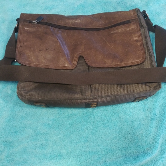 Fossil leather and canvas crossbody organizer - Picture 3 of 7
